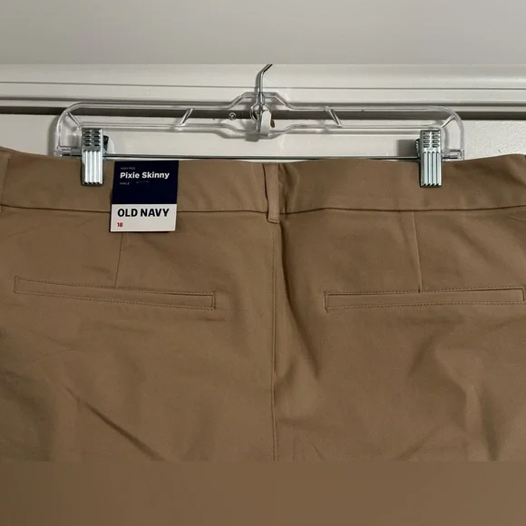 NWT- Plus Size Old Navy High Raise Pixie Skinny Pants - Picture 5 of 6